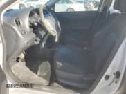 ✅ 2018 Nissan Versa SV • VIN: 3N1CN7AP9JL820300 • Lot: 92606495. Wystawiony na Copart z przebiegiem 69 488 mil. Bezpłatny archiwum sprzedaży aukcyjnych z USA i szczegółowy raport historii pojazdu na DreamBid. Zdjęcie 7.