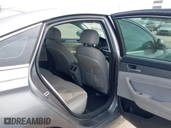 ✅ 2019 Hyundai Sonata Sport • VIN: 5NPE34AF6KH809466 • Lot: 43168000. Listed on IAAI with 88,096 mi. Free auction sales archive from the USA and detailed vehicle history report at DreamBid. Image 8.