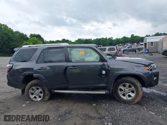 ✅ 2018 Toyota 4Runner SR5 • VIN: JTEBU5JR6J5500316 • Lot: 42373169. Listed on IAAI with 125,214 mi. Free auction sales archive from the USA and detailed vehicle history report at DreamBid. Image 13.