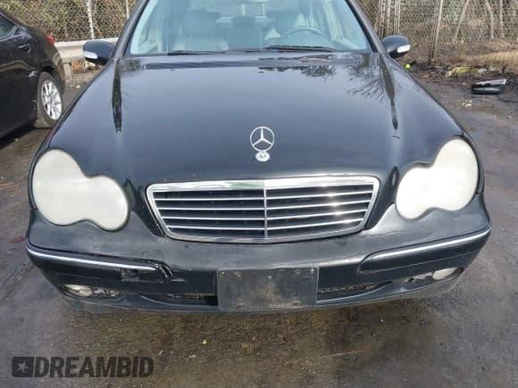 ✅ 2004 Mercedes-Benz C 240 • VIN: WDBRF81J24F470625 • Lot: 43911527. Wystawiony na IAAI z przebiegiem 172 488 mil. Bezpłatny archiwum sprzedaży aukcyjnych z USA i szczegółowy raport historii pojazdu na DreamBid. Zdjęcie 6.