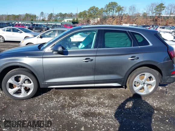 ✅ 2022 Audi Q5 S line Premium Plus • VIN: WA1EAAFY7N2113875 • Lot: 43827928. Wystawiony na IAAI z przebiegiem 45 581 mil. Bezpłatny archiwum sprzedaży aukcyjnych z USA i szczegółowy raport historii pojazdu na DreamBid. Zdjęcie 14.
