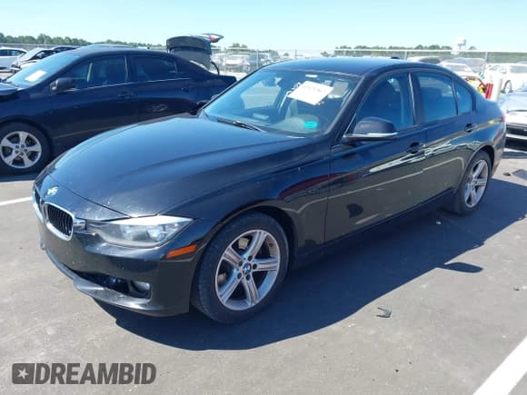 ✅ 2015 BMW 3 Series 320i • VIN: WBA3B1C58FK141526 • Лот: 43121567. Опубликован ранее на IAAI с пробегом 189 679 миль. Бесплатный доступ к архиву аукционных продаж из США и подробный отчёт об истории автомобиля на DreamBid. Изображение 17.