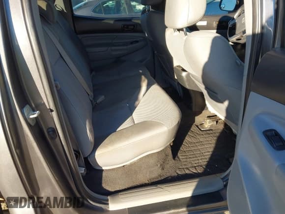 ✅ 2012 Toyota Tacoma • VIN: 5TFLU4EN7CX031271 • Lot: 41241735. Listed on IAAI with 244,552 mi. Free auction sales archive from the USA and detailed vehicle history report at DreamBid. Image 8.