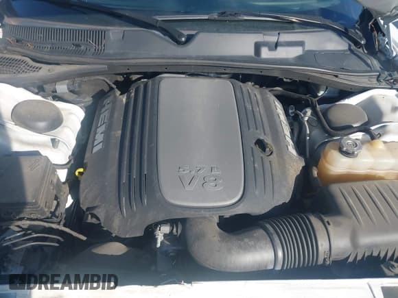 ✅ 2019 Dodge Challenger R/T • VIN: 2C3CDZBTXKH606390 • Lot: 43351175. Wystawiony na IAAI z przebiegiem 105 666 mil. Bezpłatny archiwum sprzedaży aukcyjnych z USA i szczegółowy raport historii pojazdu na DreamBid. Zdjęcie 10.