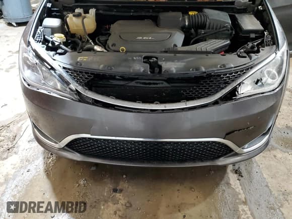 ✅ 2017 Chrysler Pacifica Touring L • VIN: 2C4RC1BG2HR527229 • Lot: 93521435. Listed on Copart with 108,116 mi. Free auction sales archive from the USA and detailed vehicle history report at DreamBid. Image 12.