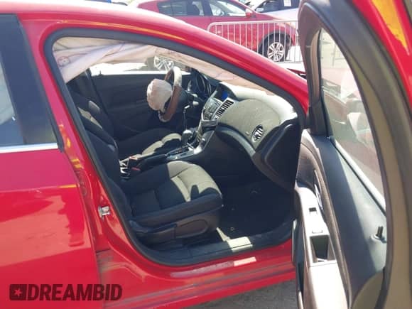 2015 Chevrolet Cruze LT z VIN 1G1PC5SB4F7177368, wystawiony jako IAAI lot #43439452 z przebiegiem 88 678 mil mil oraz . Historia ofert i sprzedaży dostępna na DreamBid. Obrazek 5.