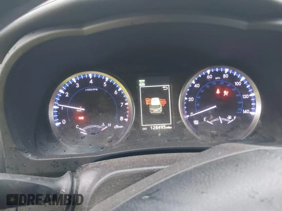 ✅ 2018 Toyota Highlander LE • VIN: 5TDBZRFH0JS840018 • Lot: 41621355. Wystawiony na IAAI z przebiegiem 128 495 mil. Bezpłatny archiwum sprzedaży aukcyjnych z USA i szczegółowy raport historii pojazdu na DreamBid. Zdjęcie 7.