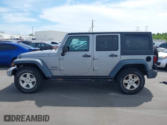 ✅ 2016 Jeep Wrangler Unlimited Sport • VIN: 1C4BJWDG8GL160474 • Lot: 43128973. Listed on IAAI with 33,182 mi. Free auction sales archive from the USA and detailed vehicle history report at DreamBid. Image 14.