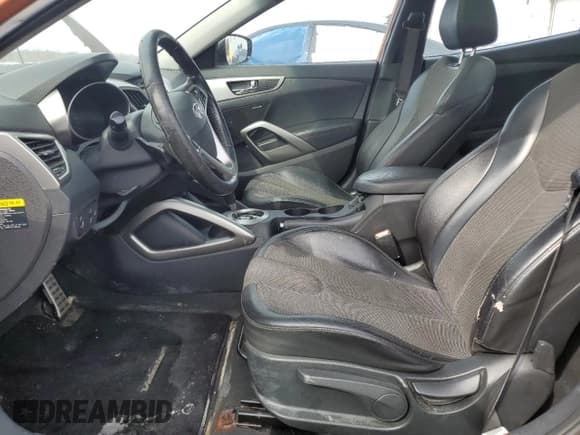 ✅ 2012 Hyundai Veloster w/Gray Int • VIN: KMHTC6AD5CU057828 • Lot: 48669885. Wystawiony na Copart z przebiegiem Nie podano. Bezpłatny archiwum sprzedaży aukcyjnych z USA i szczegółowy raport historii pojazdu na DreamBid. Zdjęcie 7.