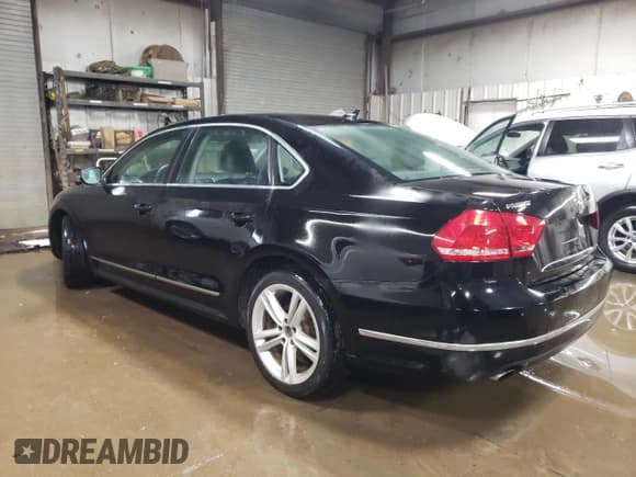 ✅ 2012 Volkswagen Passat SEL Premium • VIN: 1VWCM7A3XCC062329 • Lot: 89211595. Wystawiony na Copart z przebiegiem 127 499 mil. Bezpłatny archiwum sprzedaży aukcyjnych z USA i szczegółowy raport historii pojazdu na DreamBid. Zdjęcie 2.