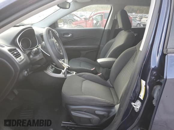 ✅ 2019 Jeep Compass Sport • VIN: 3C4NJCAB4KT677305 • Lot: 91971555. Wystawiony na Copart z przebiegiem 79 811 mil. Bezpłatny archiwum sprzedaży aukcyjnych z USA i szczegółowy raport historii pojazdu na DreamBid. Zdjęcie 7.