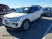 ✅ 2019 Ford Explorer XLT • VIN: 1FM5K7D84KGA68090 • Lot: 43597521. Wystawiony na IAAI z przebiegiem 96 109 mil. Bezpłatny archiwum sprzedaży aukcyjnych z USA i szczegółowy raport historii pojazdu na DreamBid. Zdjęcie 17.