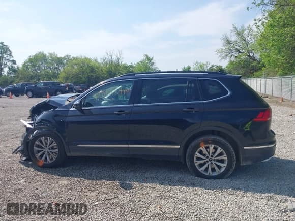 ✅ 2018 Volkswagen Tiguan SEL • VIN: 3VV3B7AX4JM073500 • Лот: 42279184. Опубликован ранее на IAAI с пробегом Не указан. Бесплатный доступ к архиву аукционных продаж из США и подробный отчёт об истории автомобиля на DreamBid. Изображение 15.