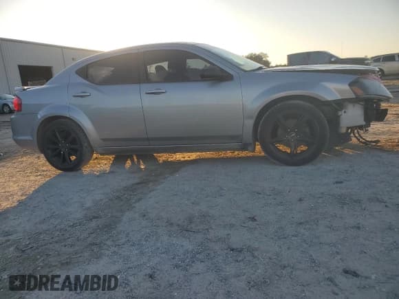 ✅ 2014 Dodge Avenger • VIN: 1C3CDZABXEN175022 • Лот: 86867784. Опубликован ранее на Copart с пробегом 131 117 миль. Бесплатный доступ к архиву аукционных продаж из США и подробный отчёт об истории автомобиля на DreamBid. Изображение 4.