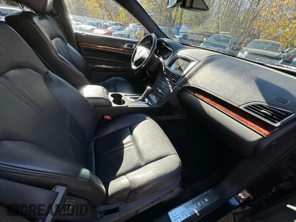 ✅ 2018 Lincoln MKT • VIN: 2LMHJ5NK6JBL02688 • Lot: 81292855. Wystawiony na Copart z przebiegiem 185 133 mil. Bezpłatny archiwum sprzedaży aukcyjnych z USA i szczegółowy raport historii pojazdu na DreamBid. Zdjęcie 5.