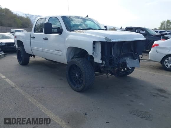 ✅ 2013 Chevrolet Silverado 2500HD LT • VIN: 1GC1KXCG2DF139002 • Lot: 41979888. Listed on IAAI with 198,634 mi. Free auction sales archive from the USA and detailed vehicle history report at DreamBid. Image 1.