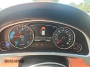 ✅ 2012 Volkswagen Touareg Lux • VIN: WVGEF9BP1CD008944 • Lot: 81914215. Wystawiony na Copart z przebiegiem 130 495 mil. Bezpłatny archiwum sprzedaży aukcyjnych z USA i szczegółowy raport historii pojazdu na DreamBid. Zdjęcie 9.