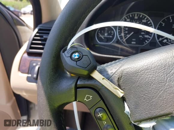 ✅ 2005 BMW 3 Series 330i • VIN: WBAEV53485KM41046 • Lot: 42469236. Wystawiony na IAAI z przebiegiem 150 503 mil. Bezpłatny archiwum sprzedaży aukcyjnych z USA i szczegółowy raport historii pojazdu na DreamBid. Zdjęcie 11.