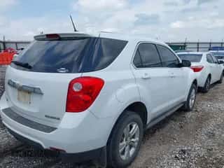 2013 Chevrolet Equinox LS z VIN 2GNALBEK5D1257898, wystawiony jako IAAI lot #42100254 z przebiegiem 176 254 mil mil oraz . Historia ofert i sprzedaży dostępna na DreamBid. Obrazek 4.
