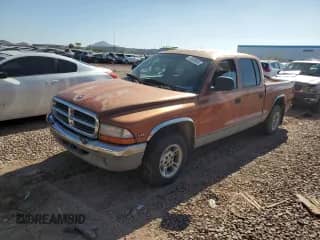 2000 Dodge Dakota Sport z VIN 1B7GL2AN2YS672265, wystawiony jako Copart lot #43539555 z przebiegiem 169 842 mil mil oraz Czysty tytuł • Clean title. Historia ofert i sprzedaży dostępna na DreamBid. Obrazek 1.