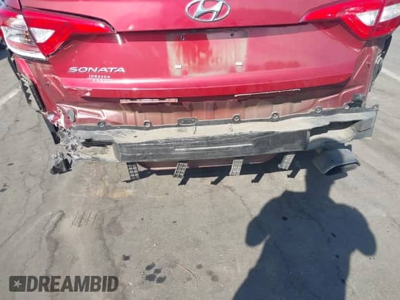 2015 Hyundai Sonata SE with VIN 5NPE24AF5FH221454, listed as a IAAI auction lot 43285695 with 128,631 mi miles and . Bid and sale history available at DreamBid. Image 6.