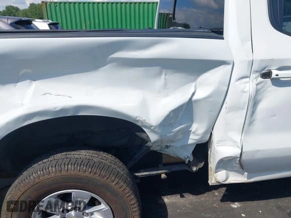 ✅ 2019 Chevrolet Silverado 1500 LT • VIN: 3GCPWCED6KG187883 • Lot: 43069333. Wystawiony na IAAI z przebiegiem 117 948 mil. Bezpłatny archiwum sprzedaży aukcyjnych z USA i szczegółowy raport historii pojazdu na DreamBid. Zdjęcie 18.