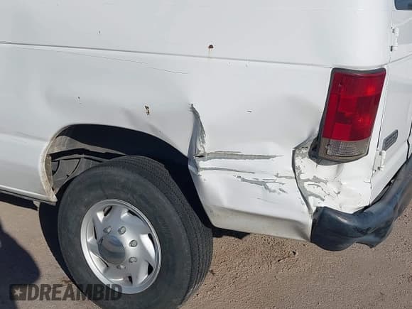 ✅ 2009 Ford Econoline Cargo Commercial • VIN: 1FTNE24W79DA45332 • Лот: 43635200. Опубликован ранее на IAAI с пробегом 549 214 миль. Бесплатный доступ к архиву аукционных продаж из США и подробный отчёт об истории автомобиля на DreamBid. Изображение 6.