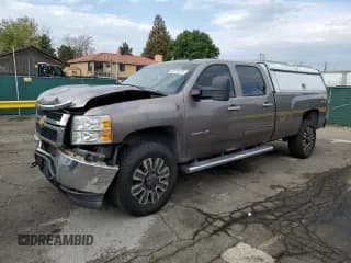 ✅ 2013 Chevrolet Silverado 3500HD LT • VIN: 1GC4K0C85DF228446 • Лот: 70173375. Опубликован ранее на Copart с пробегом 188 803 миль. Бесплатный доступ к архиву аукционных продаж из США и подробный отчёт об истории автомобиля на DreamBid. Изображение 1.