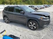 ✅ 2019 Jeep Cherokee Altitude • VIN: 1C4PJMLB1KD141817 • Lot: 71489575. Wystawiony na Copart z przebiegiem 94 824 mil. Bezpłatny archiwum sprzedaży aukcyjnych z USA i szczegółowy raport historii pojazdu na DreamBid. Zdjęcie 4.