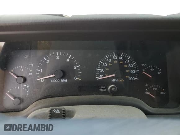 ✅ 2001 Jeep Cherokee Sport • VIN: 1J4FF48SX1L626834 • Лот: 70231095. Опубликован ранее на Copart с пробегом Не указан. Бесплатный доступ к архиву аукционных продаж из США и подробный отчёт об истории автомобиля на DreamBid. Изображение 9.