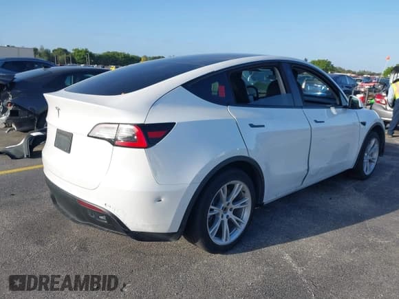 ✅ 2021 Tesla Model Y Standard Range • VIN: 5YJYGDED3MF103650 • Lot: 41726278. Wystawiony na IAAI z przebiegiem Nie podano. Bezpłatny archiwum sprzedaży aukcyjnych z USA i szczegółowy raport historii pojazdu na DreamBid. Zdjęcie 4.