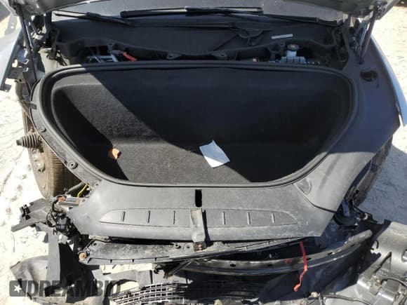 ✅ 2018 Tesla Model X 75D • VIN: 5YJXCAE44JF090098 • Lot: 52103324. Listed on Copart with 80,927 mi. Free auction sales archive from the USA and detailed vehicle history report at DreamBid. Image 12.