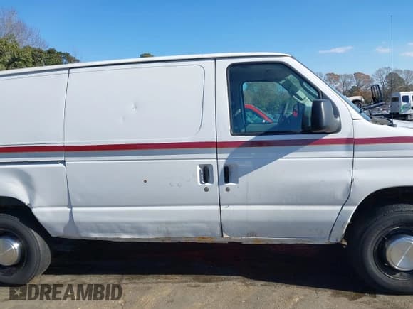 ✅ 2006 Ford Econoline Cargo • VIN: 1FTSE34LX6DA60840 • Lot: 40982882. Wystawiony na IAAI z przebiegiem 176 034 mil. Bezpłatny archiwum sprzedaży aukcyjnych z USA i szczegółowy raport historii pojazdu na DreamBid. Zdjęcie 13.