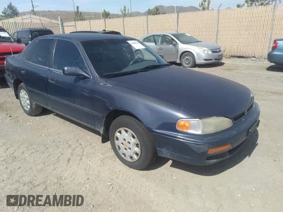 ✅ 1995 Toyota Camry LE • VIN: JT2SK12E8S0323032 • Lot: 32940318. Wystawiony na IAAI z przebiegiem 244 816 mil. Bezpłatny archiwum sprzedaży aukcyjnych z USA i szczegółowy raport historii pojazdu na DreamBid. Zdjęcie 1.