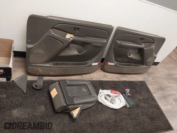 ✅ 2005 Chevrolet Silverado 2500HD LS • VIN: 1GCHK23235F812421 • Lot: 42096187. Wystawiony na IAAI z przebiegiem 328 958 mil. Bezpłatny archiwum sprzedaży aukcyjnych z USA i szczegółowy raport historii pojazdu na DreamBid. Zdjęcie 12.