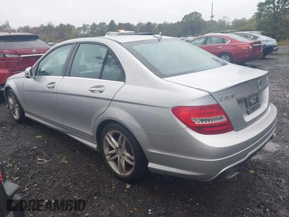 ✅ 2014 Mercedes-Benz C 300 Sport • VIN: WDDGF8AB8EG192199 • Лот: 43367732. Опубликован ранее на IAAI с пробегом 155 388 миль. Бесплатный доступ к архиву аукционных продаж из США и подробный отчёт об истории автомобиля на DreamBid. Изображение 3.