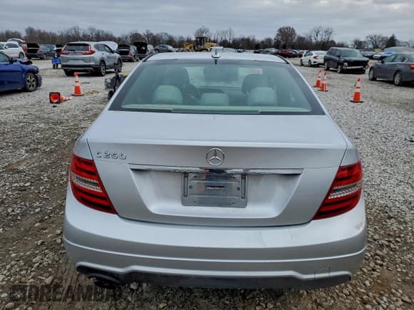 ✅ 2012 Mercedes-Benz C 250 Sport • VIN: WDDGF4HB5CA623077 • Lot: 94695945. Wystawiony na Copart z przebiegiem 172 457 mil. Bezpłatny archiwum sprzedaży aukcyjnych z USA i szczegółowy raport historii pojazdu na DreamBid. Zdjęcie 6.
