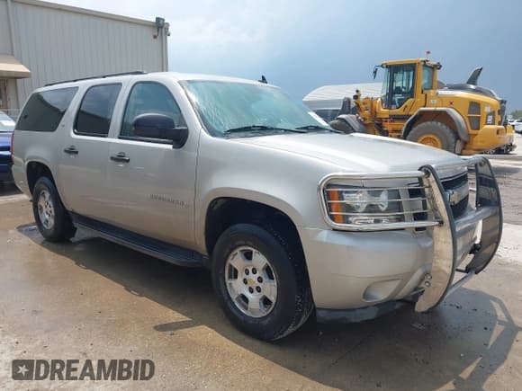 ✅ 2009 Chevrolet Suburban LS • VIN: 1GNFC16029R201204 • Lot: 42855407. Listed on IAAI with 220,289 mi. Free auction sales archive from the USA and detailed vehicle history report at DreamBid. Image 1.