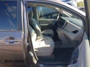 ✅ 2015 Toyota Sienna LE • VIN: 5TDKK3DC9FS685243 • Lot: 43544206. Wystawiony na IAAI z przebiegiem 263 121 mil. Bezpłatny archiwum sprzedaży aukcyjnych z USA i szczegółowy raport historii pojazdu na DreamBid. Zdjęcie 5.