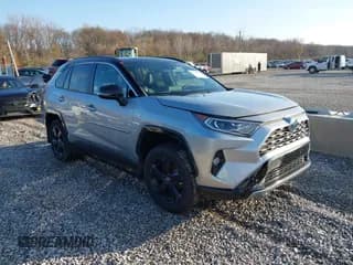 ✅ 2021 Toyota RAV4 Hybrid XSE • VIN: 2T3E6RFV0MW021525 • Лот: 43704100. Опубликован ранее на IAAI с пробегом 95 372 миль. Бесплатный доступ к архиву аукционных продаж из США и подробный отчёт об истории автомобиля на DreamBid. Изображение 1.