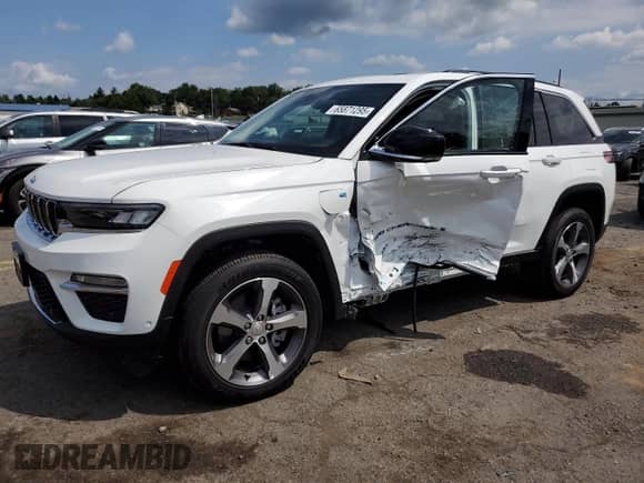2024 Jeep Grand Cherokee with VIN 1C4RJYB64R8957458, listed as a Copart auction lot 65871295 with 468 mi miles and Salvage title. Bid and sale history available at DreamBid. Image 1.