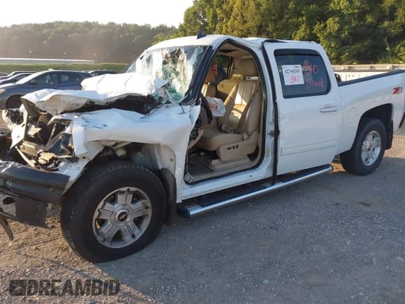 ✅ 2011 Chevrolet Silverado 1500 LTZ • VIN: 3GCPKTE34BG227719 • Lot: 42760265. Wystawiony na IAAI z przebiegiem Nie podano. Bezpłatny archiwum sprzedaży aukcyjnych z USA i szczegółowy raport historii pojazdu na DreamBid. Zdjęcie 17.