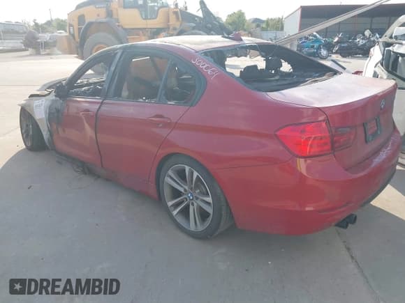 ✅ 2015 BMW 3 Series 328i • VIN: WBA3A5G53FNS84712 • Lot: 43074139. Wystawiony na IAAI z przebiegiem Nie podano. Bezpłatny archiwum sprzedaży aukcyjnych z USA i szczegółowy raport historii pojazdu na DreamBid. Zdjęcie 3.