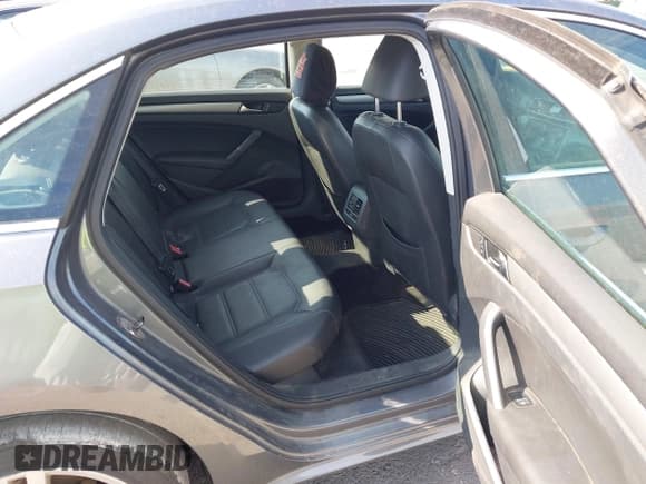 ✅ 2014 Volkswagen Passat SE • VIN: 1VWBS7A35EC100246 • Lot: 43231730. Listed on IAAI with 166,184 mi. Free auction sales archive from the USA and detailed vehicle history report at DreamBid. Image 8.