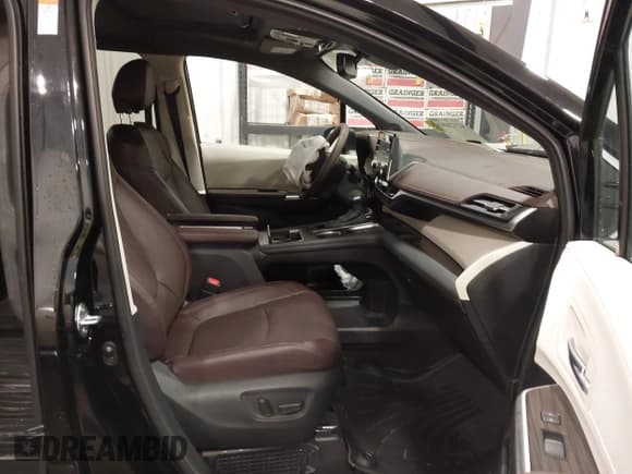 ✅ 2024 Toyota Sienna Platinum • VIN: 5TDESKFC3RS145914 • Лот: 42321093. Опубликован ранее на IAAI с пробегом 9 286 миль. Бесплатный доступ к архиву аукционных продаж из США и подробный отчёт об истории автомобиля на DreamBid. Изображение 5.