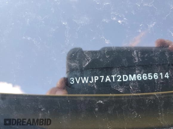 ✅ 2013 Volkswagen Beetle 2.5L • VIN: 3VWJP7AT2DM665614 • Lot: 90881555. Wystawiony na Copart z przebiegiem 113 506 mil. Bezpłatny archiwum sprzedaży aukcyjnych z USA i szczegółowy raport historii pojazdu na DreamBid. Zdjęcie 13.