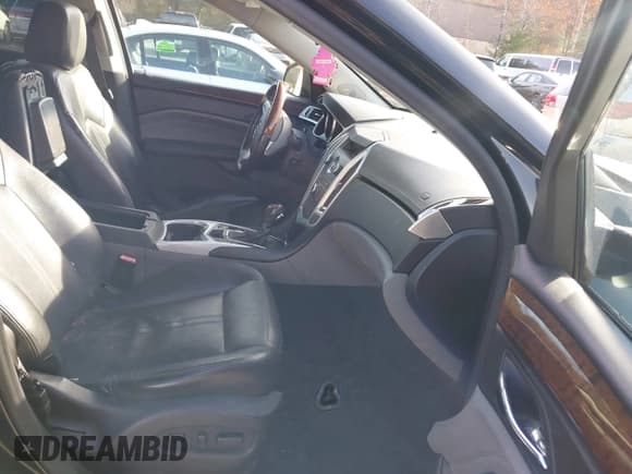 ✅ 2011 Cadillac SRX Luxury Collection • VIN: 3GYFNDEY1BS616555 • Lot: 43656312. Wystawiony na IAAI z przebiegiem 105 626 mil. Bezpłatny archiwum sprzedaży aukcyjnych z USA i szczegółowy raport historii pojazdu na DreamBid. Zdjęcie 5.