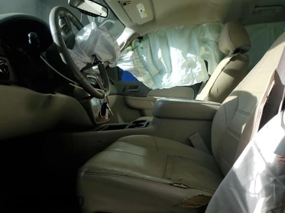 ✅ 2011 Chevrolet Silverado 1500 LTZ • VIN: 1GCRKTE3XBZ439615 • Лот: 89688685. Опубликован ранее на Copart с пробегом Не указан. Бесплатный доступ к архиву аукционных продаж из США и подробный отчёт об истории автомобиля на DreamBid. Изображение 7.