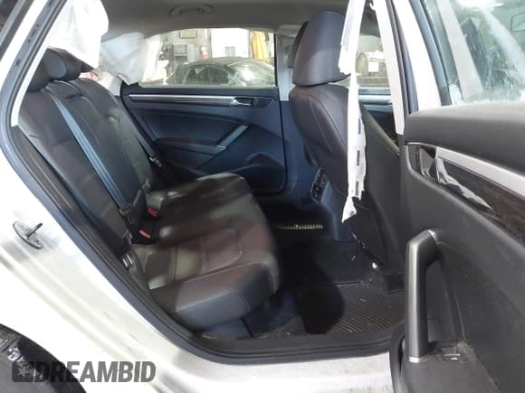 ✅ 2017 Volkswagen Passat SE • VIN: 1VWBT7A30HC056657 • Lot: 41535452. Listed on IAAI with 140,434 mi. Free auction sales archive from the USA and detailed vehicle history report at DreamBid. Image 8.