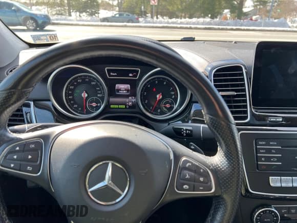 ✅ 2017 Mercedes-Benz GLE 550e • VIN: 4JGDA6DB8HA852708 • Лот: 45331603. Опубликован ранее на Copart с пробегом 142 381 миль. Бесплатный доступ к архиву аукционных продаж из США и подробный отчёт об истории автомобиля на DreamBid. Изображение 7.